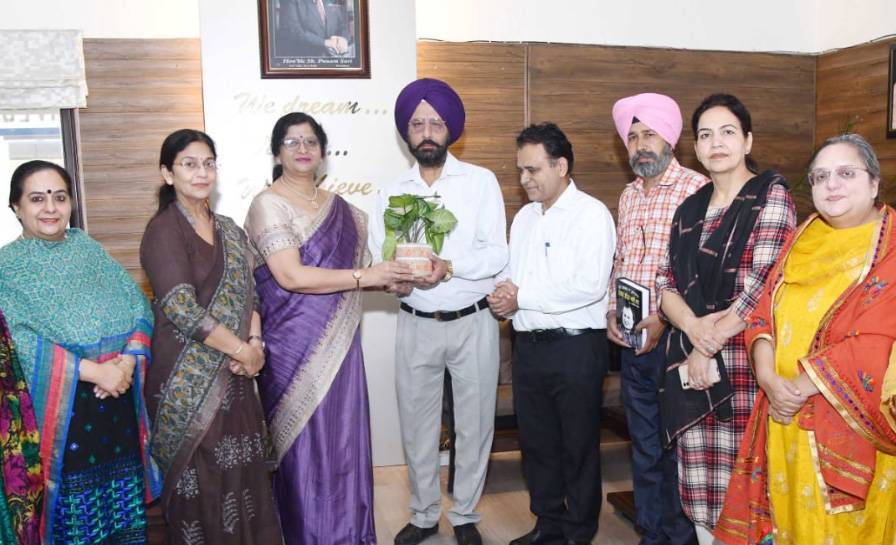 HMV, hosts lecture on “Comparative Study of Geet, Ghazal and Najam”